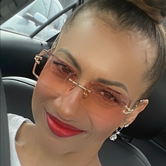 Meet your Posher, Kimberly - Picture 3 of 4